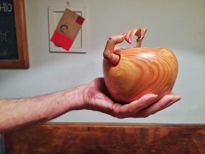 Fabrizio Roccatello
Dito Dito Dito Orgasmo Garantito!
2018
legno di larice e noce intagliato e dipinto a mano, 
20 x 28 x 21 cm